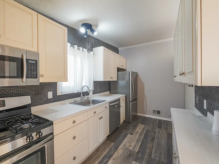 2303 Pinneberg Ave — Photo 39