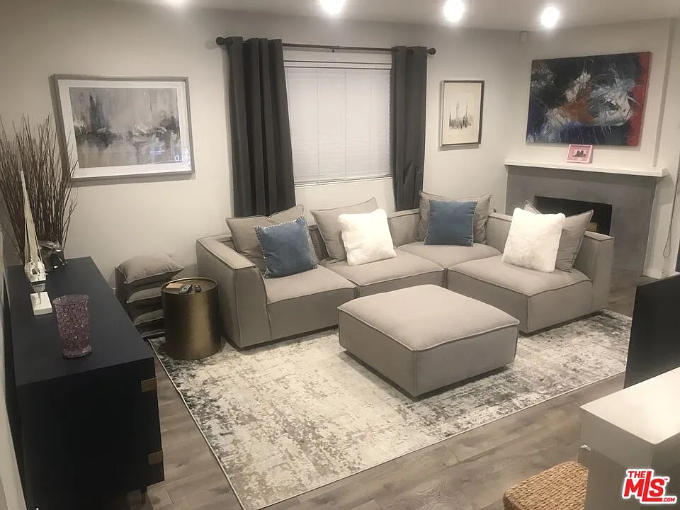 4 bed, 3.0 bath, 1870 sqft, $5,995 — Photo 4