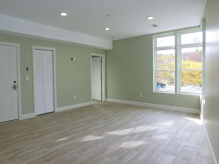 10 Roxbury — Photo 19