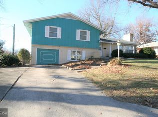 810 S 10th St, Centerville, IA 52544