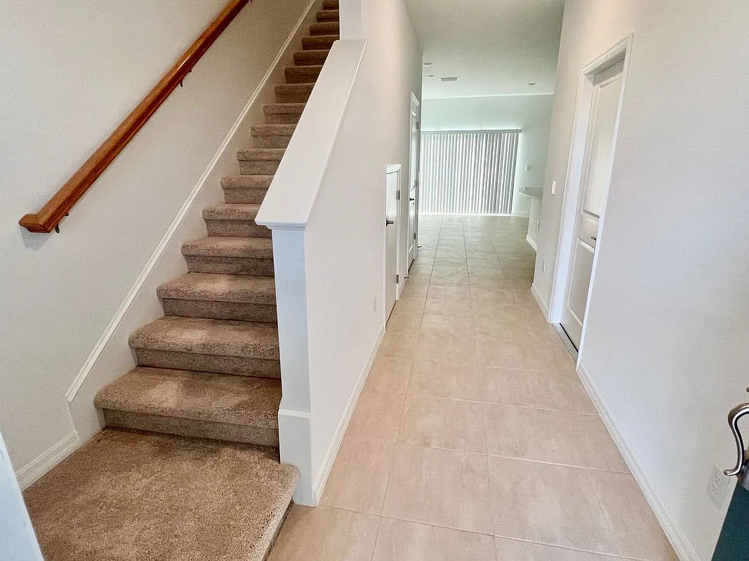 3 bed, 2.5 bath, 1412 sqft, $2,250 — Photo 3