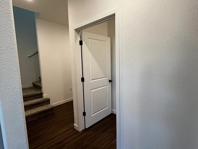 8133 Bodway Pkwy — Photo 19