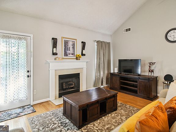 4th image of 445 Sanford Creek Ln
