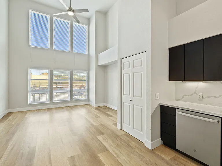 One55 Lofts — Photo 9