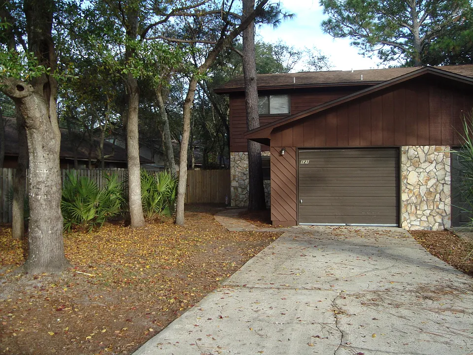 Street view, driveway
