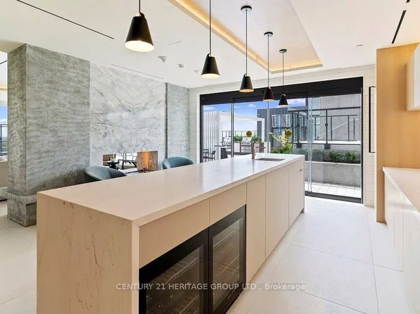 5 Defries St #619, Toronto, ON M5A 0W7