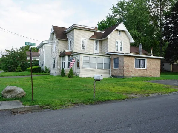 59 Park St, Whitney Pt, NY 13862