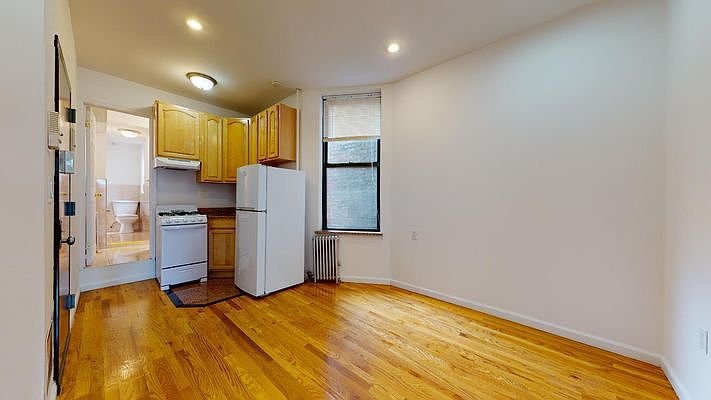 1st image of 214 E 10th St APT 16