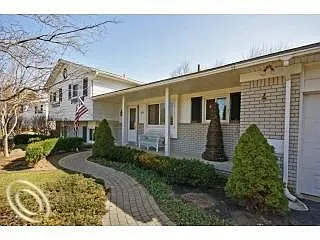 5641 Kingsmill Dr photo 1