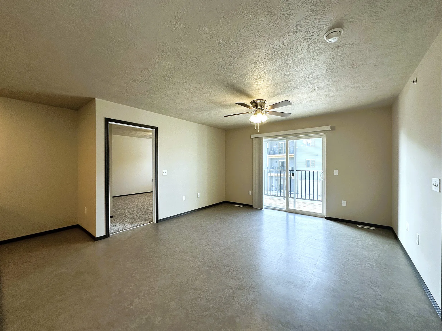 1 bed, 1196 sqft, $965 — Photo 2