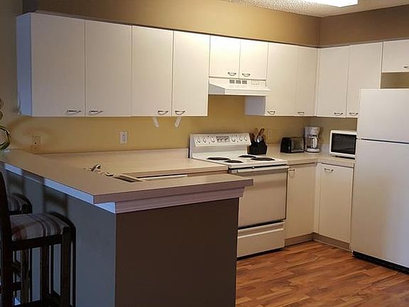 4th image of 701 Mirror Lake Dr N APT 400
