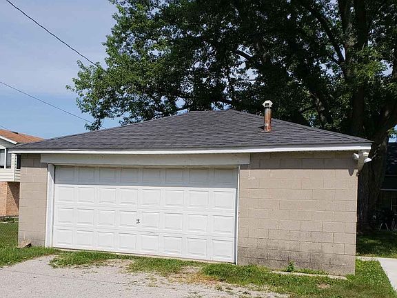 2 1/2 car garage