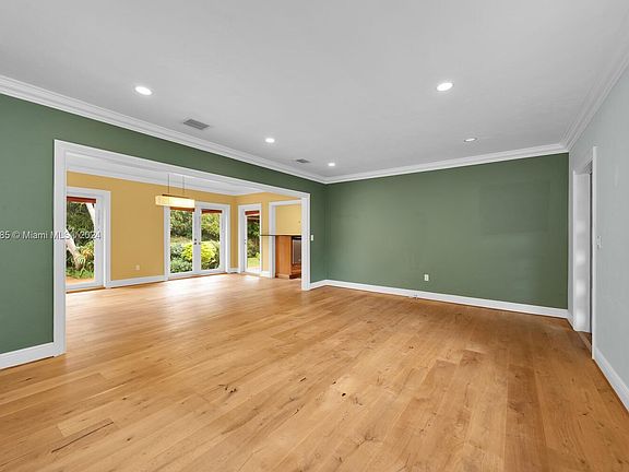2nd image of 6520 San Vicente St