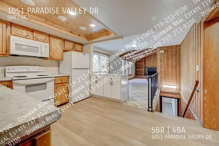 Stunning & Spacious 5+ Bedroom, 4 Bath Mountain Home With Private Mother-In-Law Suite! — Photo 4