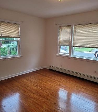 4th image of 172-174 Baldwin Pl