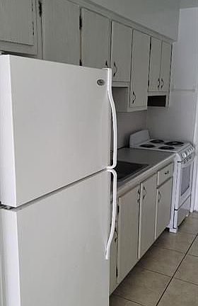 4th image of 7511 Venetian St #8
