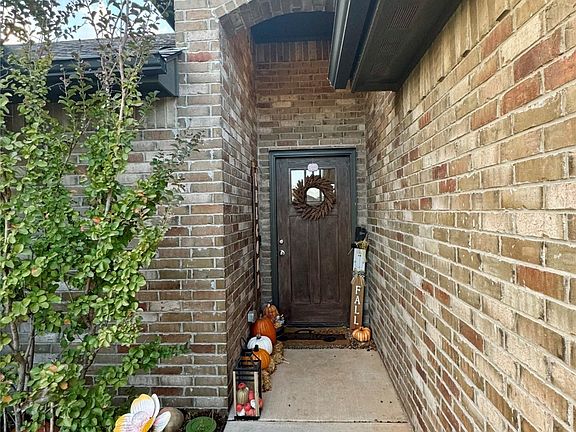 5th image of 403 E Kinder Wells Blvd