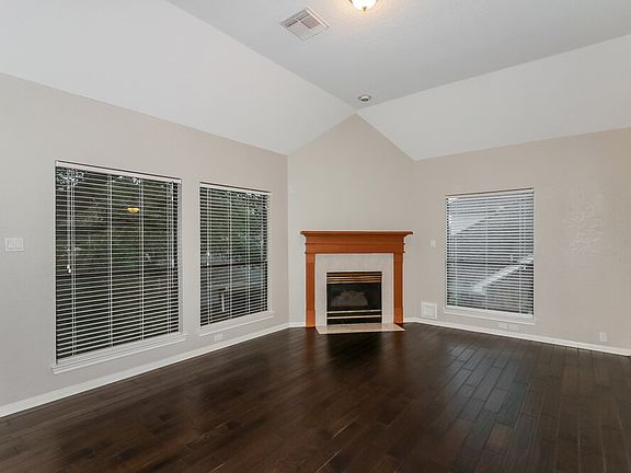 5th image of 128 Lake Point Dr