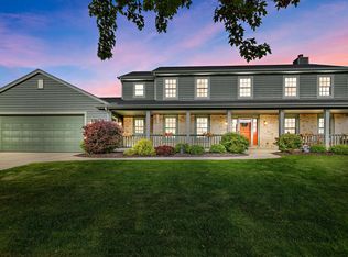 1157 Canary Ln, Grafton, WI 53024