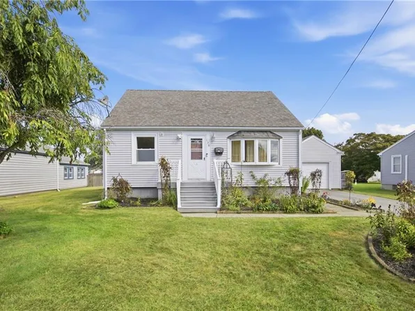 136 Durfee Rd, Tiverton, RI 02878
