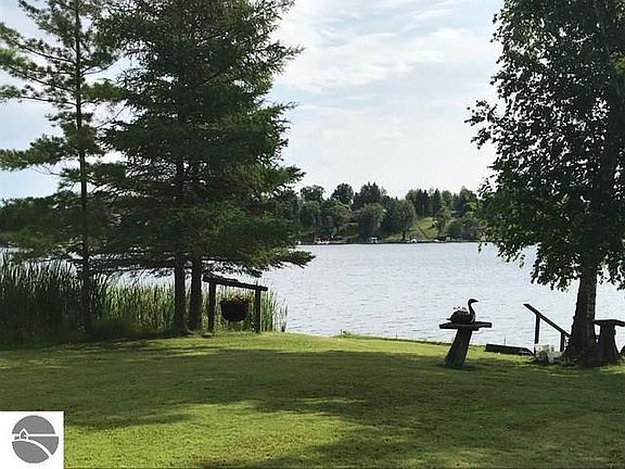 5th image of 622 Maple Rd
