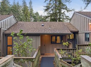 422 Stonewood Dr, Eugene, OR 97405