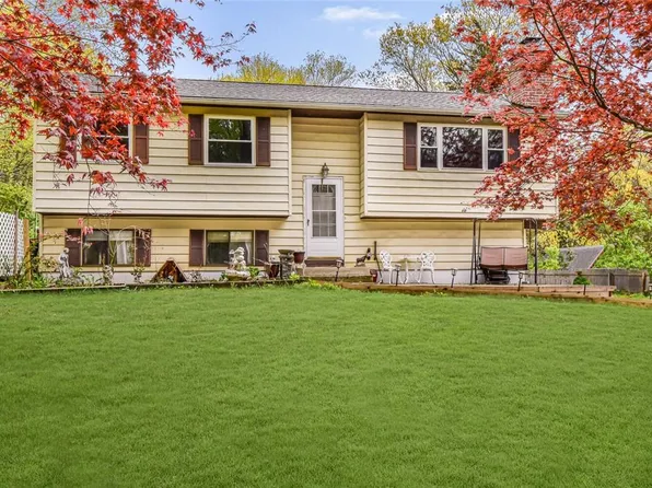 14 McDonnells Lane, Hopewell Junction, NY 12533