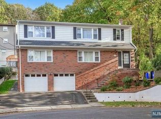 362 Bernard Pl, Ridgefield, NJ 07657