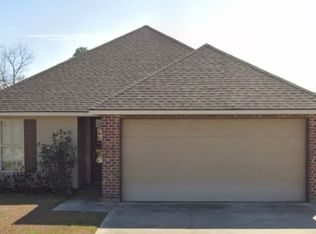 413 Milton Estates Ln, Youngsville, LA 70592
