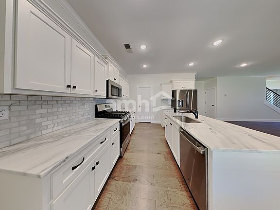 3rd image of 4130 Vineyard Dr
