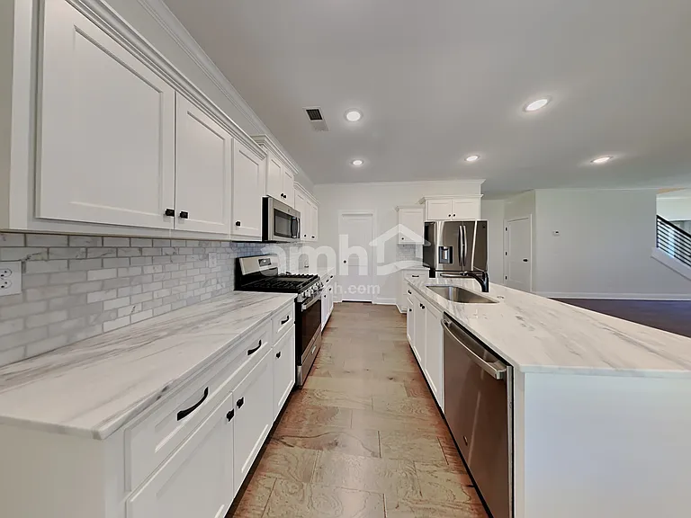 4130 Vineyard Dr — Photo 3
