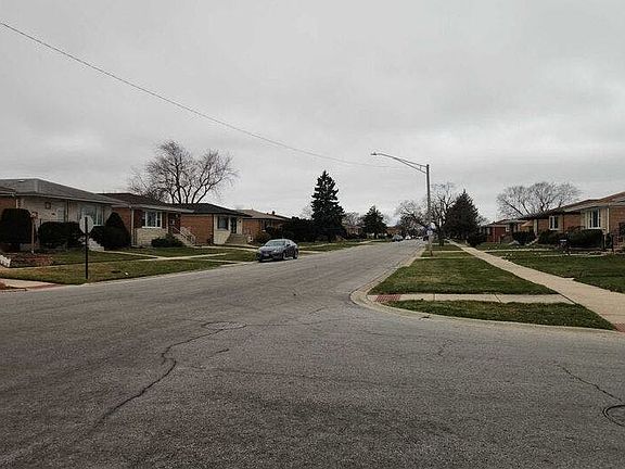 5th image of 1422 Memorial Dr