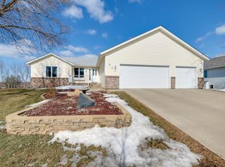 957 Golfers Ct SE, Rochester, MN 55904