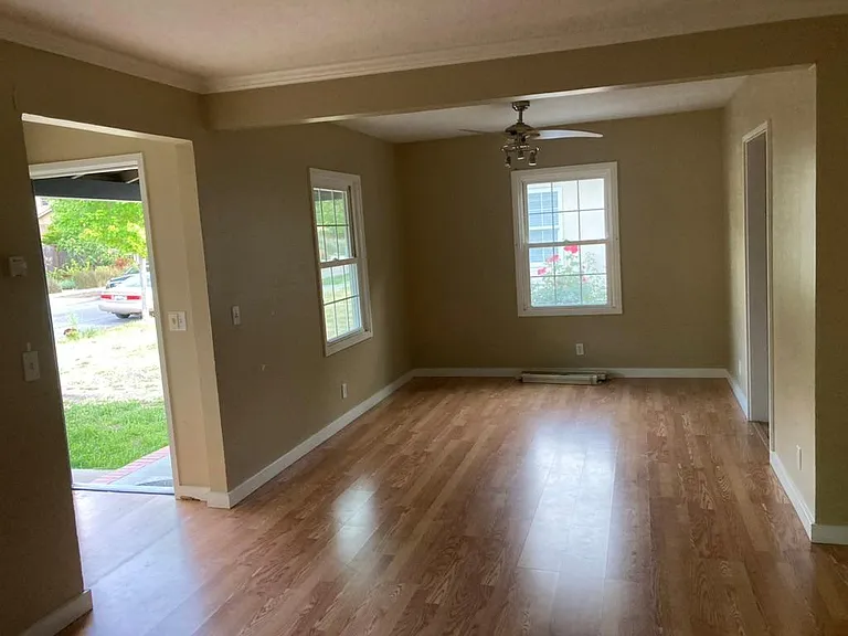 210 Wilton Ave — Photo 4