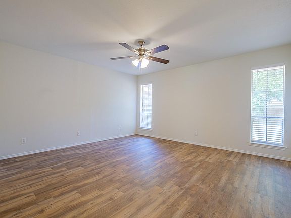 4th image of 2733 Leameadow Dr