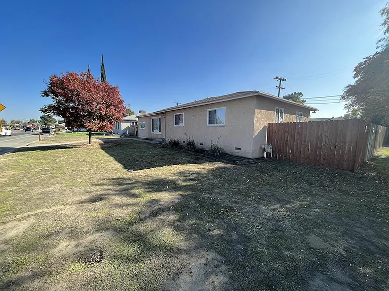 5648 E Ashlan Ave — Photo 2