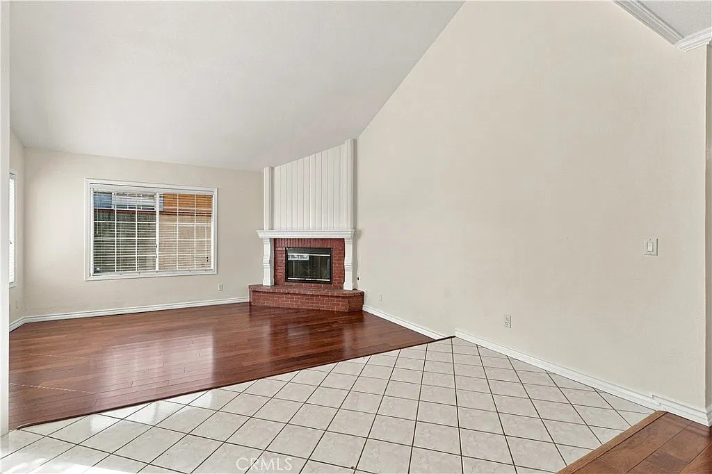 4 bed, 2075 sqft, $4,000 — Photo 3