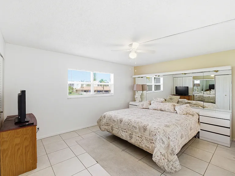 1024 SE 5th Ave #202 — Photo 9