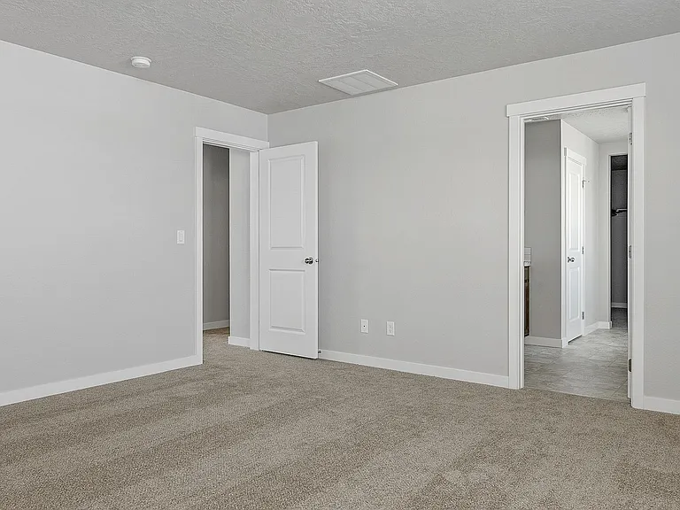 678 E Taper St — Photo 10