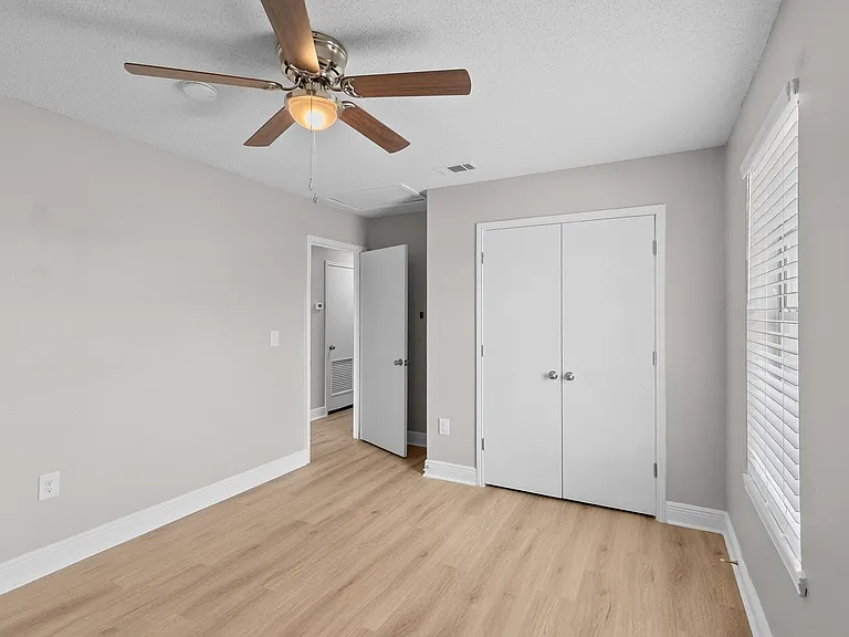 Megan Manor — Photo 35
