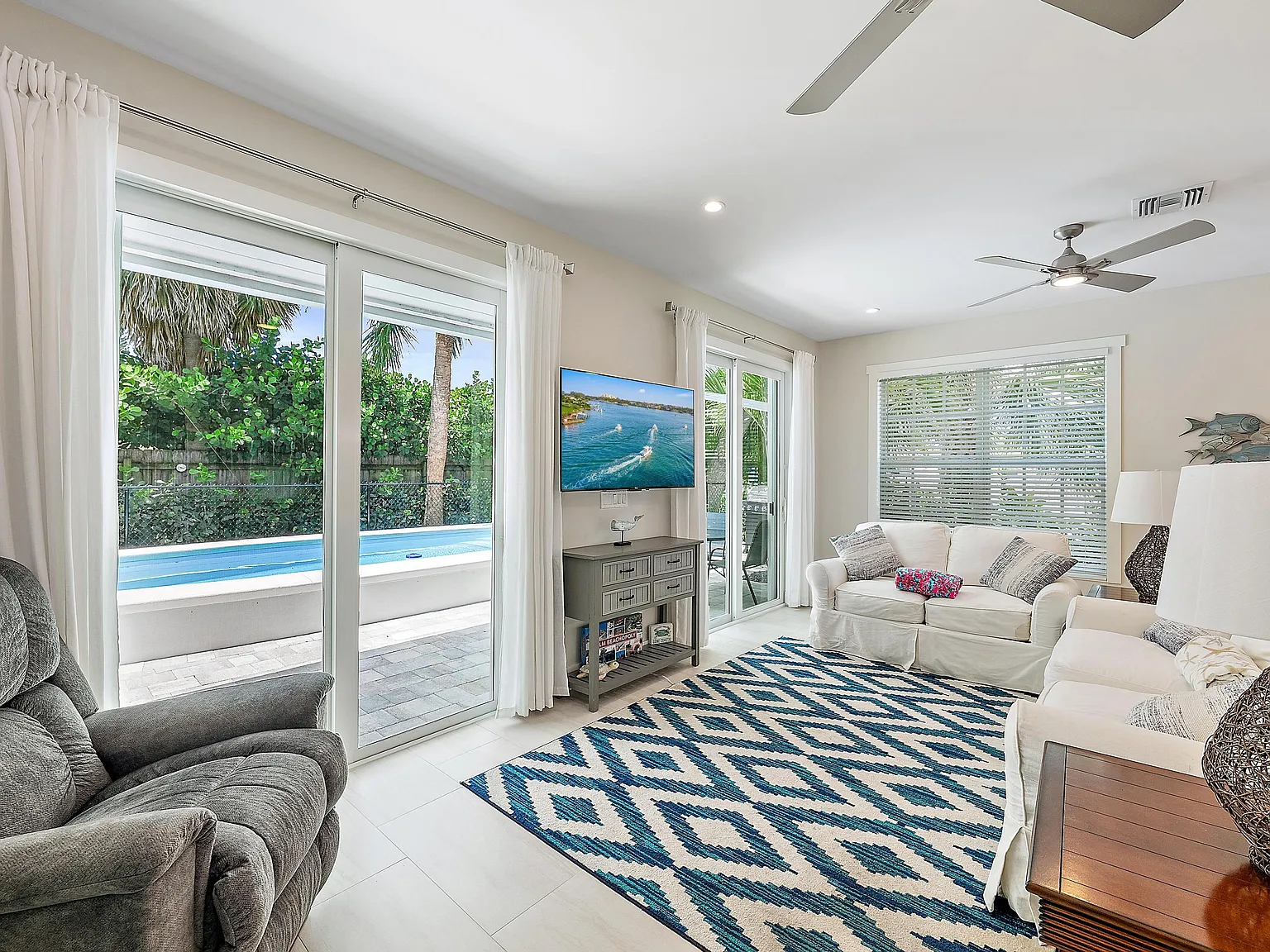 4 bed, 3.5 bath, 2201 sqft, $8,500 — Photo 4