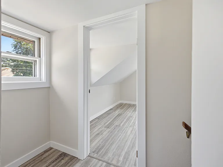 210 S Berrien St — Photo 12