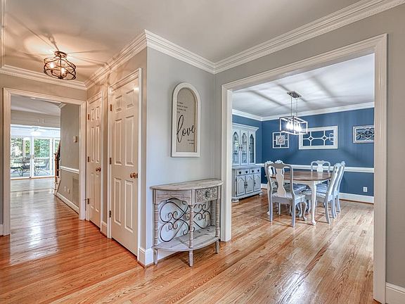 4th image of 229 Bent Oak Way