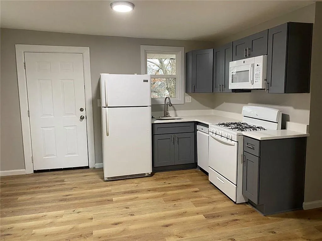2 bed, 1.0 bath, 1584 sqft, $1,550 — Photo 2