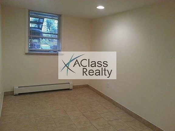 4th image of 3227 33rd St