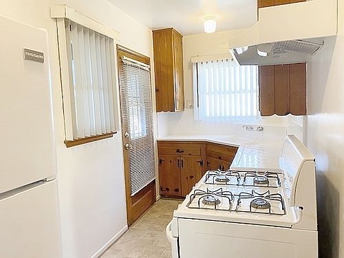 3rd image of 14916.5 Bassett St #1/2