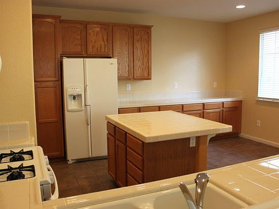 3rd image of 502 Luella Ln