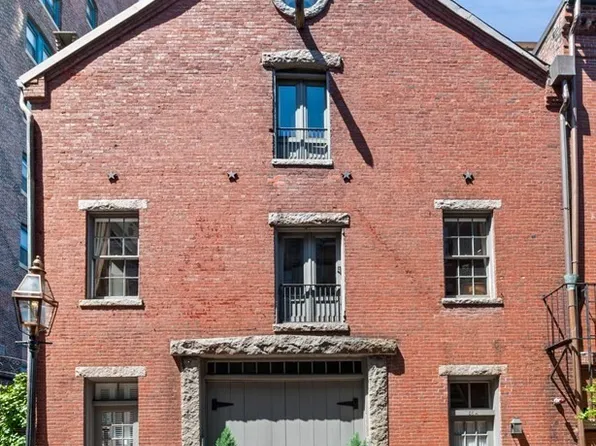 36 Joy St #F2, Boston, MA 02114