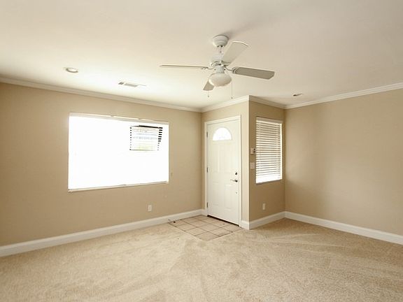 2GA1090HOLLY-005_12022015