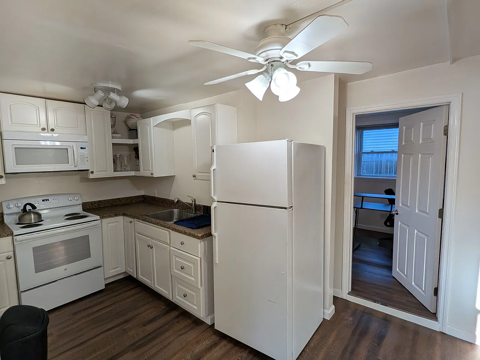 2 bed, 1.0 bath, 1000 sqft, $1,825 — Photo 3
